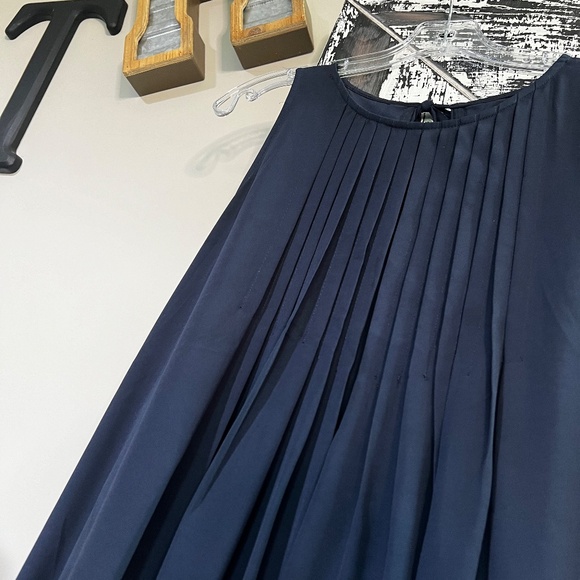 EUC Nanette Lepore {Anthro} Navy Blue Sleeveless Chiffon Pleated Swing Dress | 8 - Picture 9 of 15